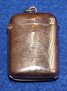 VICTORIAN 9CT GOLD VESTA CASE.