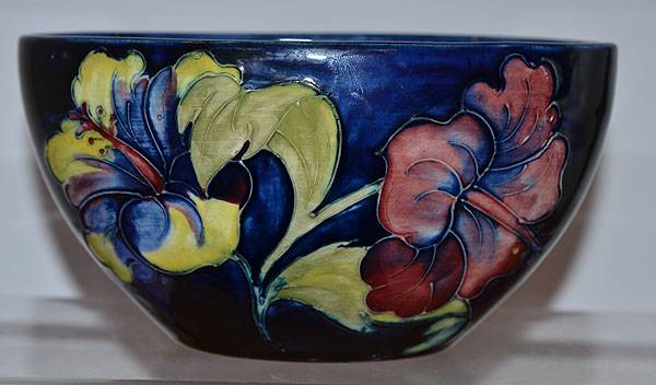 DECORATIVE MOORCROFT BOWL.