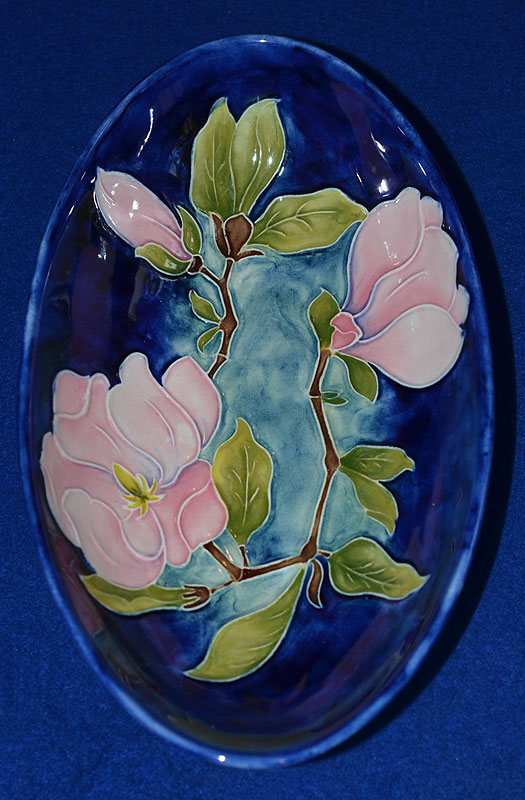 MOORCROFT STONWARE DECORTIVE BOWL.