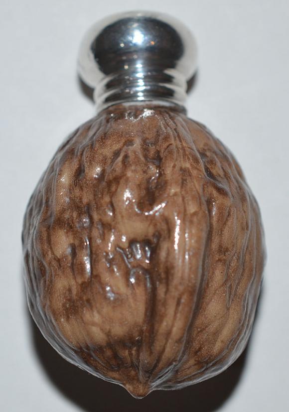 NOVELTY SILVER EDWARDIAN SCENT BOTTLE DESIGNED AS A WALNUT.