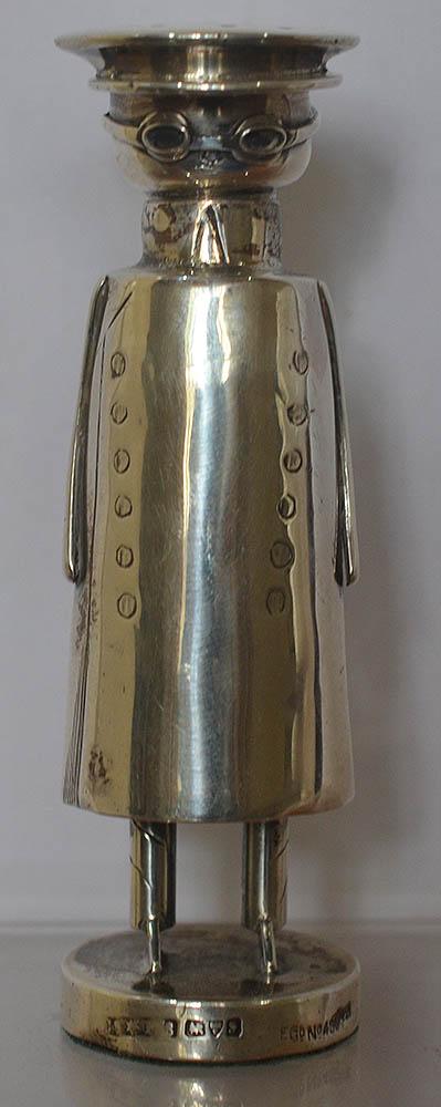 SILVER EDWARDIAN NOVELTY SIFTER DESIGNED A  CHAUFFER.