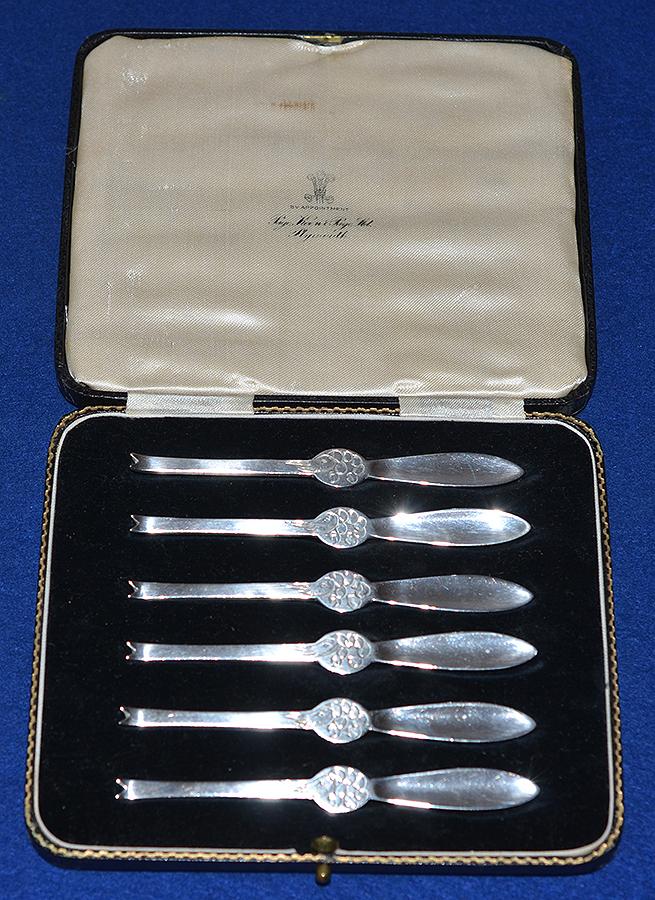 CASED SET OF SIX SILVER LOBSTER PICKS.