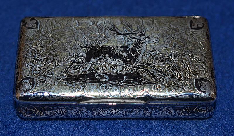ANTIQUE FRENCH SILVER SNUFF BOX.
