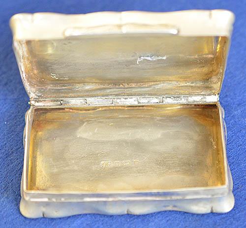SILVER SNUFF BOX WITH PESENTATION INSRIPTION.