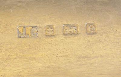SILVER SNUFF BOX WITH PESENTATION INSRIPTION.