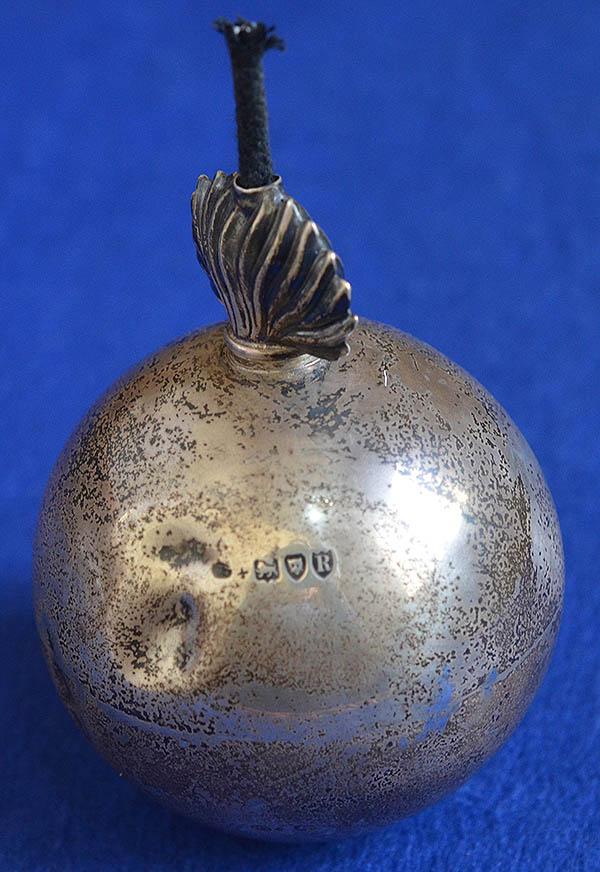 SILVER VICTORIAN GRENADE TABBLE LIGHTER.