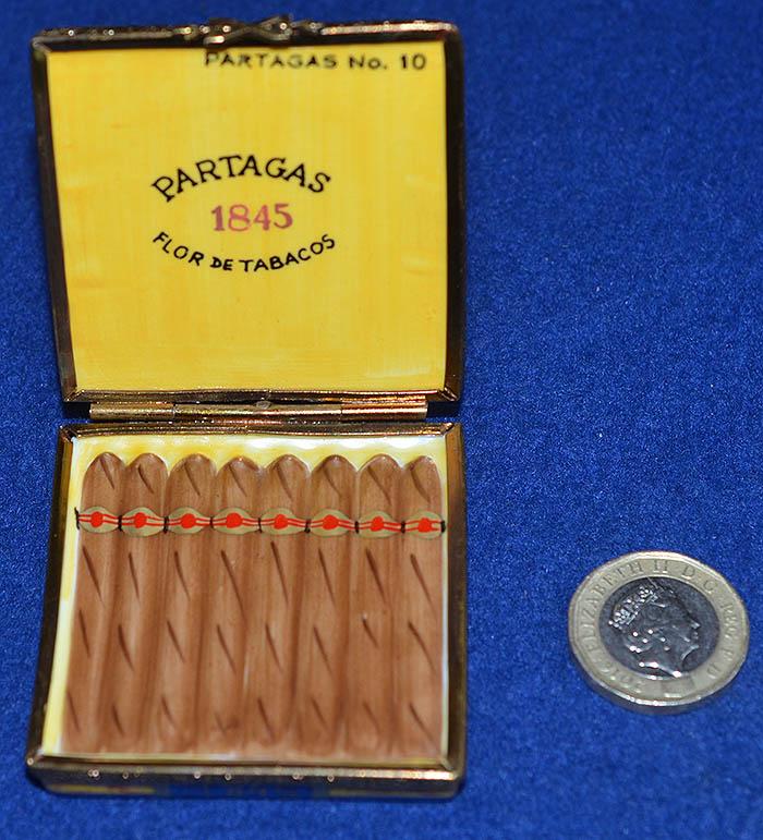 MINIATURE ADVERTISING CERAMIC CIGAR BOX.